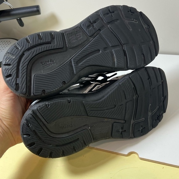 Brooks Size 12 Adrenaline GTS 23 Lightweight Zebra Black White Running Shoe - Picture 11 of 13